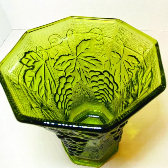 Anchor Hocking Vintage Green Glass Vase Embossed Grapes - Picture 4 of 9
